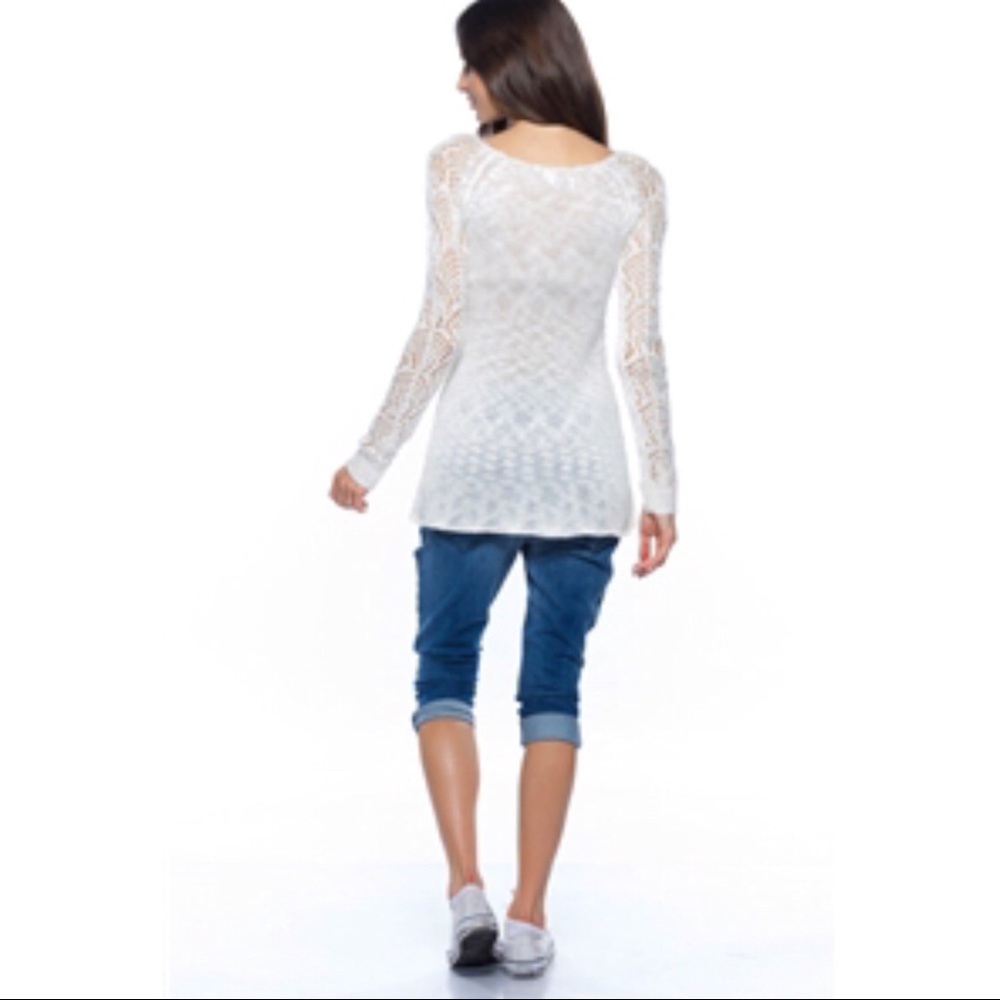 LAST ONE ❗️IVORY WHITE CROCHET LONG SLEEVE TOP - Picture 2 of 5
